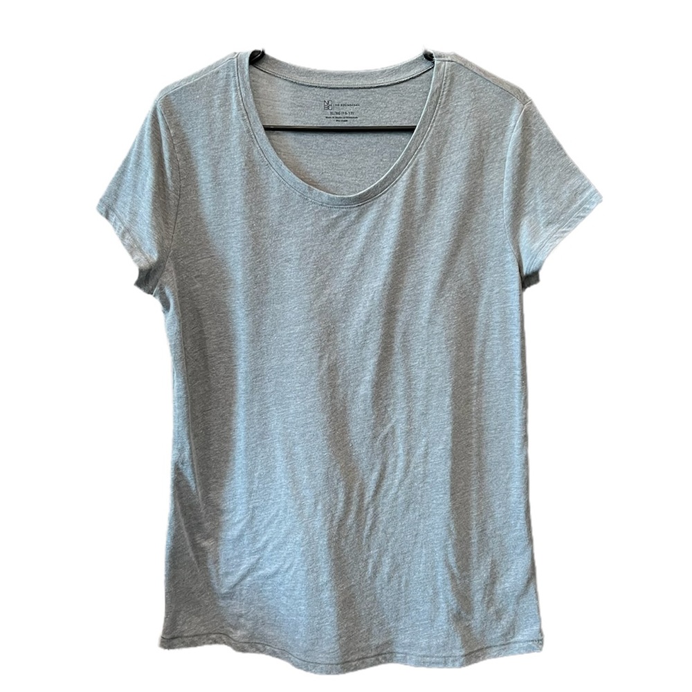 gray scoop neck t-shirt